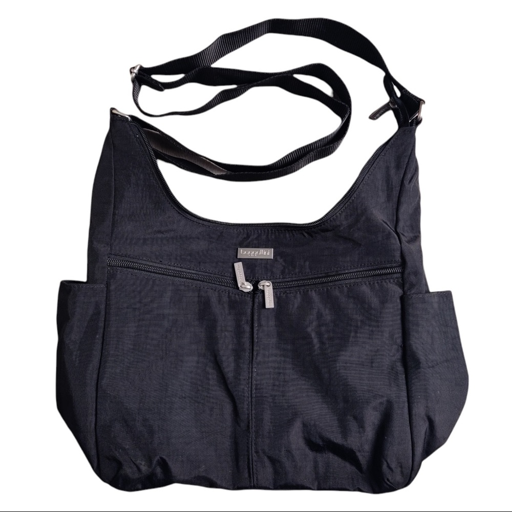 Baggallini black cross body purse